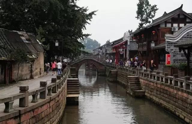 夏季纽扣裙